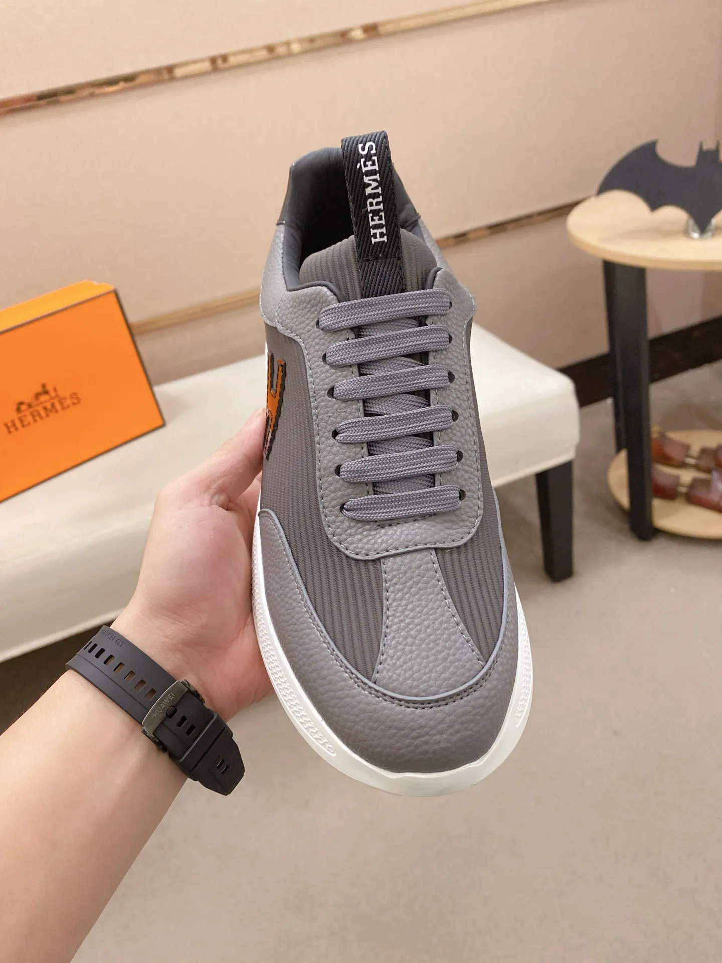 Ex-factory price: 460💰《HERMES》【Classic original single version】Hermès; top 🔝purchasing agent🔍🔍men's latest 🇺🇸 counter sales simultaneously, imported from Italy original ▲▲cowhide ▲▲ (high-end, nobility, class) ) Exquisite workmanship (Italian 🇮🇹 imported water-dyed 🐂 cowhide lining) sole: original sole provided by the original factory, ⚠️exclusive double-layer activity·TPR·rubber·combined molded outsole; super comfortable·wear-resistant·non-slip·environmental protection The real thing is more beautiful if you take the real thing (high quality, follow the order). You can enter and exit the counter at will * Number of yards: 38-44 (45 can be customized and cannot be returned or exchanged)